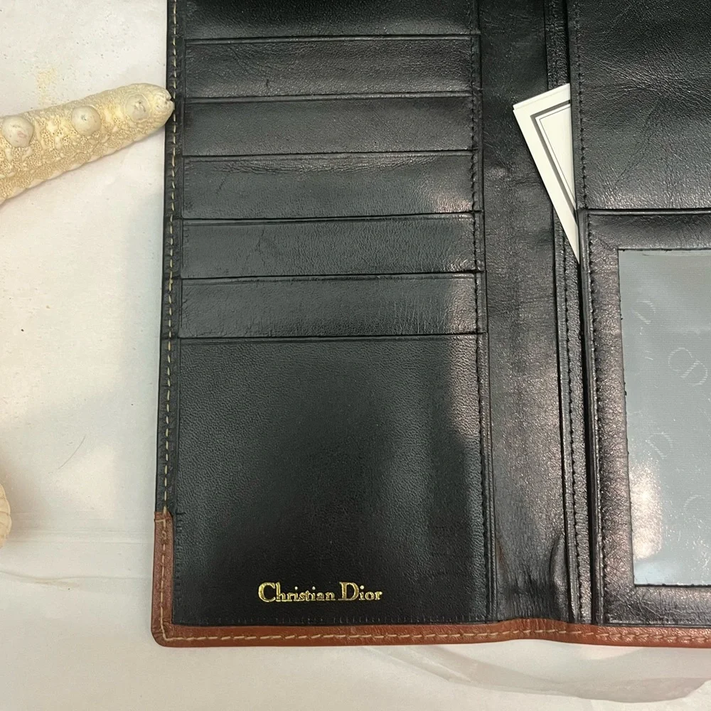 482832 Authentic Dior leather wallet